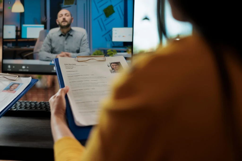 Estrategias para gestionar búsquedas masivas de personal operativo y mantener la calidad en el filtrado.