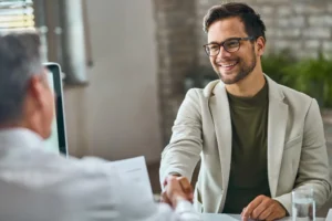 Cómo crear descripciones de puestos de trabajo efectivas para atraer talento