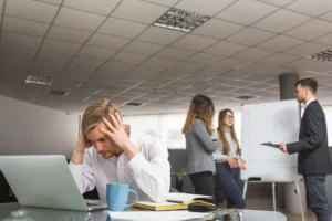Estrategias efectivas para abordar resultados negativos del clima laboral en el trabajo.