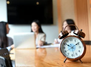 Cálculo del banco de horas de empleados con jornada flexible.