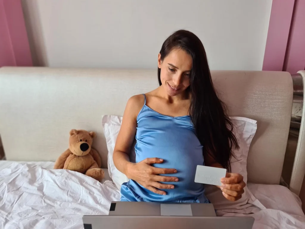 Cálculo de la liquidación de la licencia por maternidad sobre el escritorio.