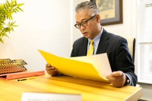 Profesional revisando la normativa de liquidación de vacaciones