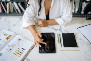 Consulta del recibo de sueldo digital en una tablet