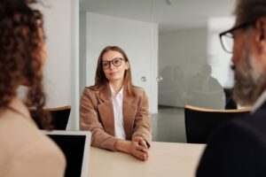 Entrevista de selección de personal en una oficina